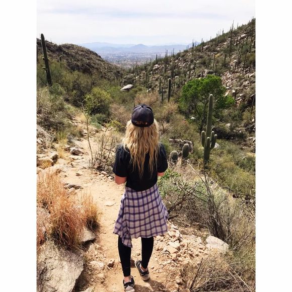 Meet your Posher, Tori - Picture 1 of 1